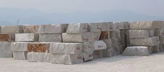 無人機(jī)技術(shù)如何革新礦山與采石場(chǎng)的礦石加工流程